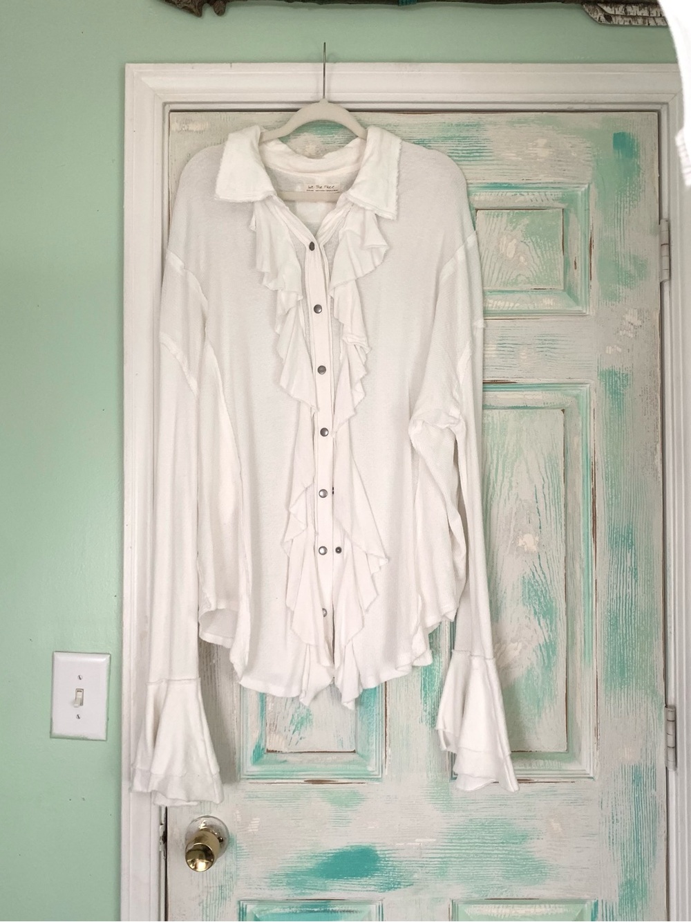 We The Free Feelin’ Fresh Ruffled White Button Down Blouse XL